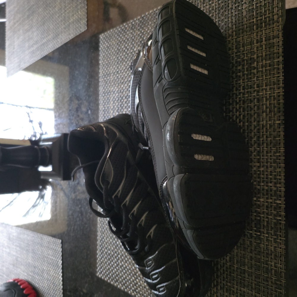 Modern Black Steel Toe Work Shoes - Picture 2 of 3